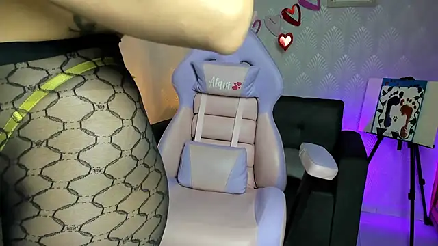 Alaia Love77 online show from 02.25.26