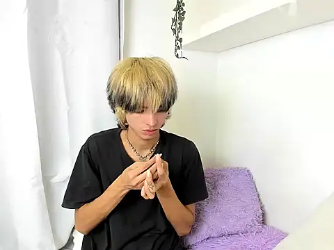 Snapshot of santy-kitty chatting on 12.22.24 santy-kitty online show from 12.22.24