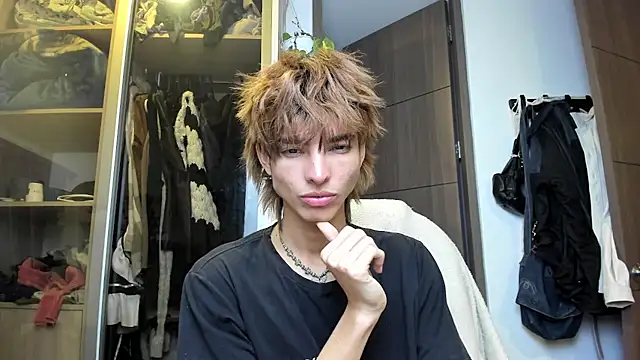 Snapshot of santy-kitty chatting on 02.14.25 santy-kitty online show from 02.14.25