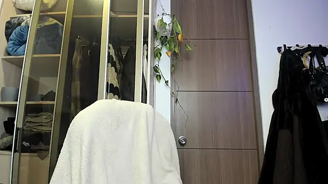 Snapshot of santy-kitty chatting on 03.04.25 santy-kitty online show from 03.04.25