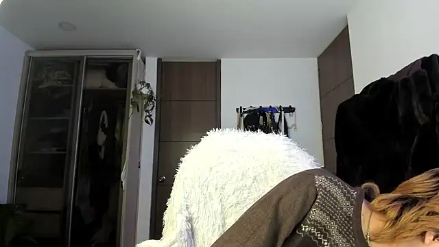 Snapshot of santy-kitty chatting on 03.15.25 santy-kitty online show from 03.15.25