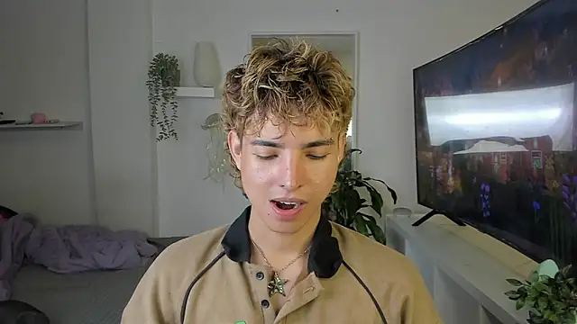 Snapshot of santy-kitty chatting on 11.09.25 santy-kitty online show from 11.09.25