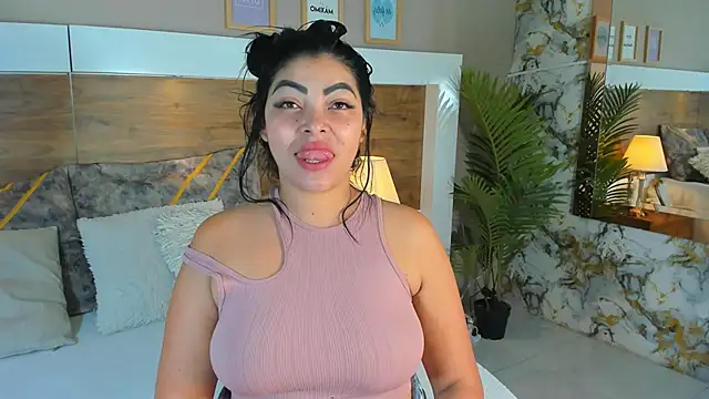 Snapshot of EmaBakker chatting on 02.22.25 EmaBakker online show from 02.22.25