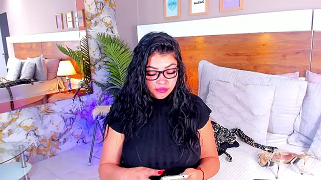 Snapshot of EmaBakker chatting on 10.18.25 EmaBakker online show from 10.18.25