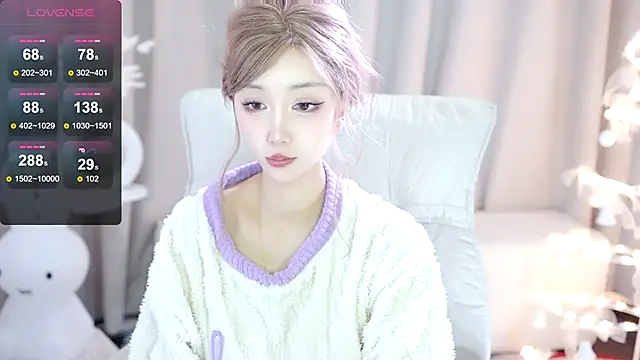 Snapshot of UUKiss_ chatting on 02.22.25 UUKiss online show from 02.22.25