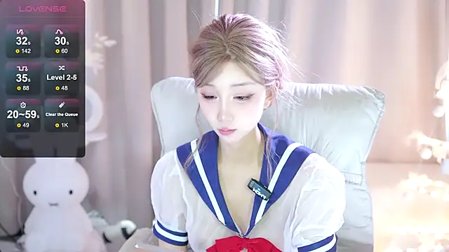 Snapshot of UUKiss_ chatting on 03.16.25 UUKiss online show from 03.16.25