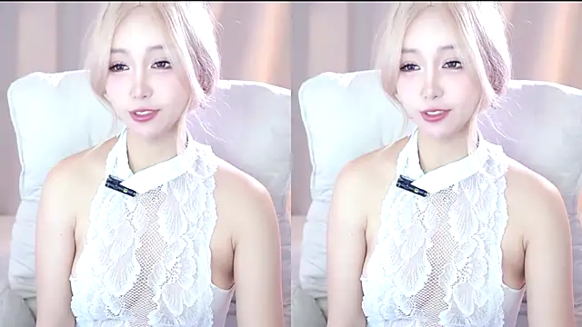 Snapshot of UUKiss_ chatting on 10.24.25 UUKiss online show from 10.24.25