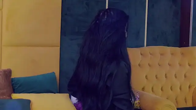 Snapshot of GiuliaHarvey chatting on 03.18.25 GiuliaHarvey online show from 03.18.25