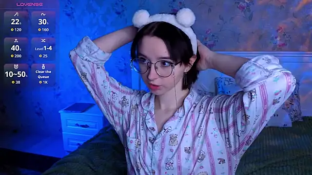 Nora Failure online show from 12.04.25