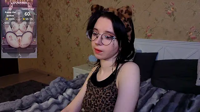 Nora Failure online show from 04.25.26