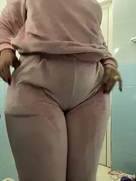 Layla-daloua online show from 02.06.26