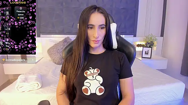 SaraGomez1 online show from 01.12.26