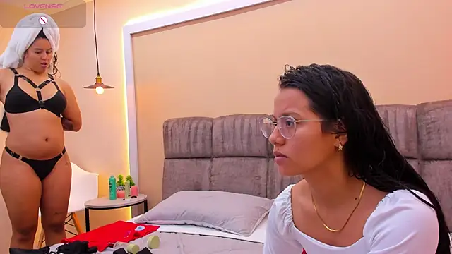 Dilan y Mia online show from 12.30.24