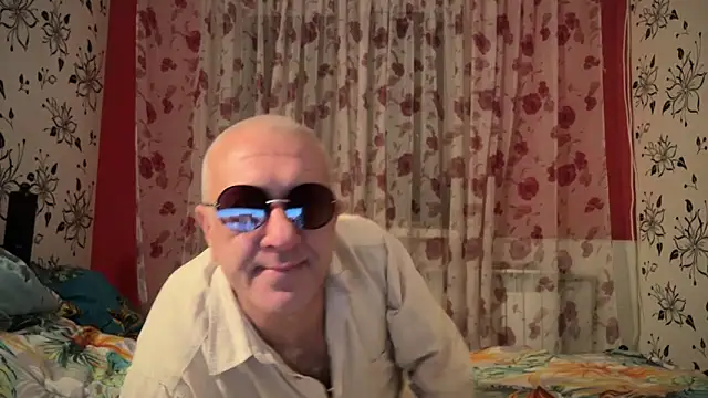 Snapshot of StellarTeam chatting on 01.05.25 StellarTeam online show from 01.05.25