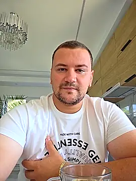 Snapshot of KarlosCarutox chatting on 09.14.25 KarlosCarutox online show from 09.14.25