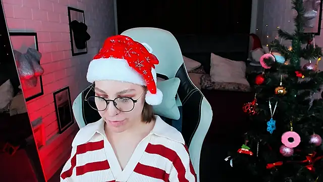 Snapshot of AphexQueen chatting on 12.17.24 AphexQueen online show from 12.17.24