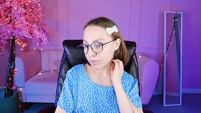 Snapshot of AphexQueen chatting on 01.19.25 AphexQueen online show from 01.19.25