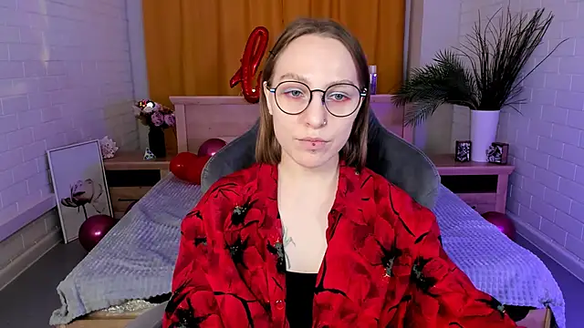 Snapshot of AphexQueen chatting on 02.12.25 AphexQueen online show from 02.12.25