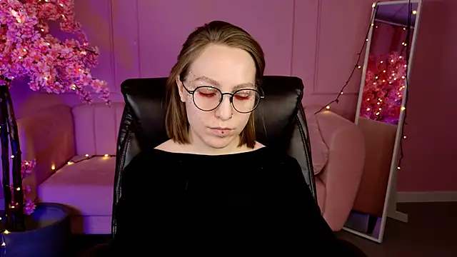 Snapshot of AphexQueen chatting on 03.07.25 AphexQueen online show from 03.07.25