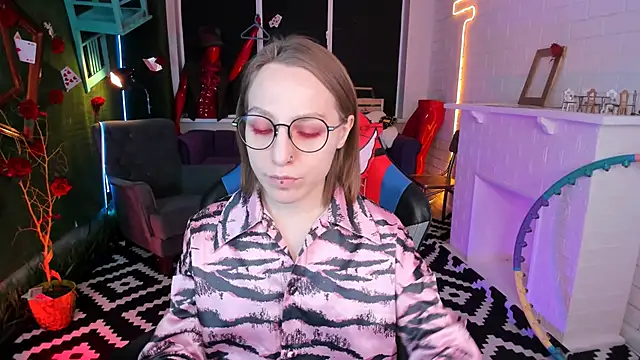 Snapshot of AphexQueen chatting on 03.11.25 AphexQueen online show from 03.11.25