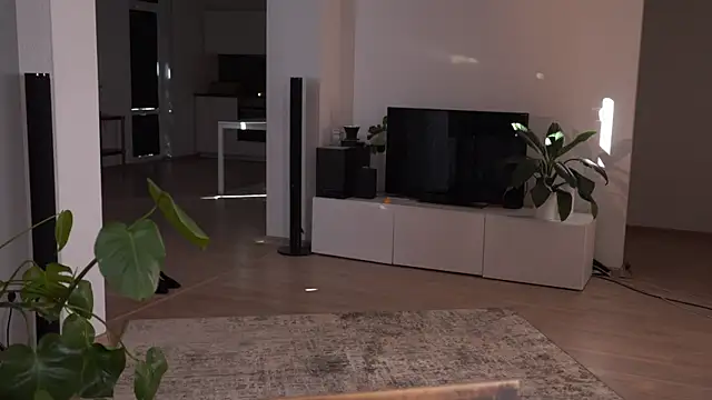 EsmaCrumbley online show from 03.18.26