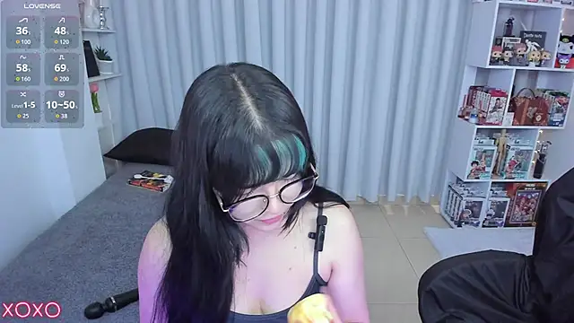 Snapshot of misshoneyxxx chatting on 05.25.26 misshoneyxxx online show from 05.25.26