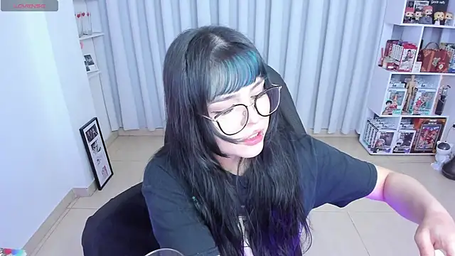 Snapshot of misshoneyxxx chatting on 06.16.26 misshoneyxxx online show from 06.16.26