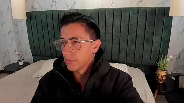 Snapshot of Andy_Joy_ chatting on 10.04.25 Andy Joy online show from 10.04.25