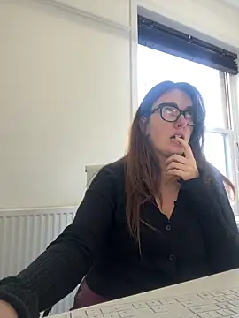 Miss Stassi online show from 02.05.25