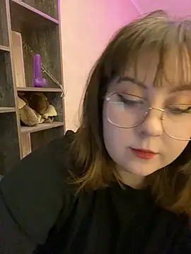 Snapshot of cinnabon_ chatting on 12.20.24 cinnabon  online show from 12.20.24