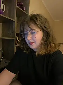 Snapshot of cinnabon_ chatting on 12.24.24 cinnabon  online show from 12.24.24