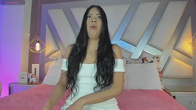 Amber villalobos  online show from 11.13.25