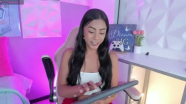 Amber villalobos  online show from 03.31.26