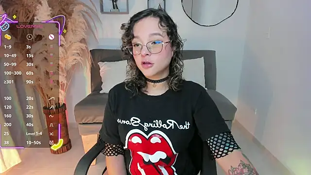 Snapshot of divine_amy1 chatting on 09.18.25 divine amy1 online show from 09.18.25