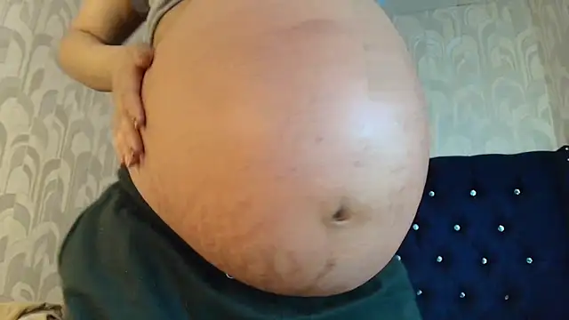 Snapshot of CarolineBrunx chatting on 04.21.26 CarolineBrunx online show from 04.21.26