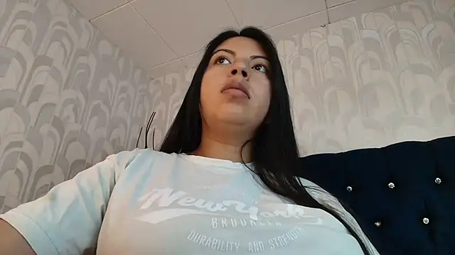 Snapshot of CarolineBrunx chatting on 04.23.26 CarolineBrunx online show from 04.23.26