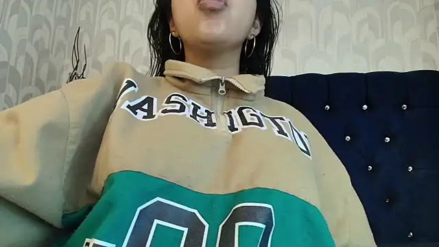 Snapshot of CarolineBrunx chatting on 05.26.26 CarolineBrunx online show from 05.26.26