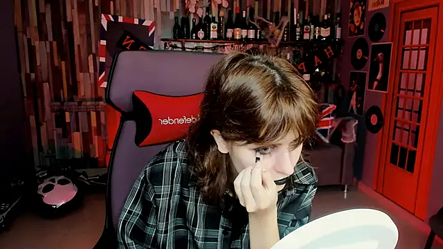 LolaAsmus online show from 10.25.25