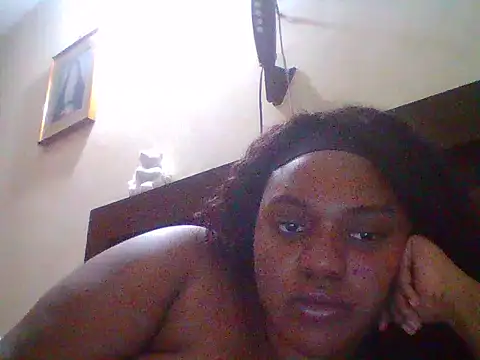 Snapshot of Julixdoll_ chatting on 11.10.25 Julixdoll online show from 11.10.25