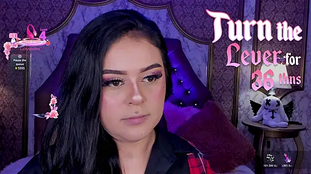 SoffiQueen online show from 04.18.26