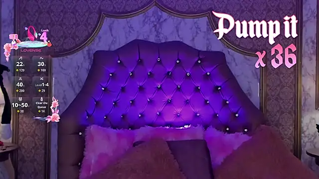 SoffiQueen online show from 04.18.26