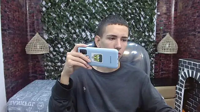 Snapshot of JackSwan18 chatting on 01.05.25 JackSwan18 online show from 01.05.25