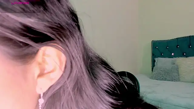 Snapshot of linda_alana chatting on 02.04.25 linda alana online show from 02.04.25
