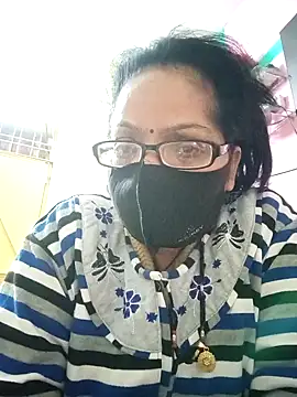 Snapshot of heenage chatting on 12.18.24 heenage online show from 12.18.24