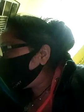 Snapshot of heenage chatting on 12.22.24 heenage online show from 12.22.24