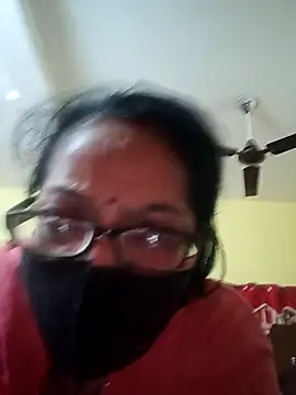 Snapshot of heenage chatting on 12.22.24 heenage online show from 12.22.24