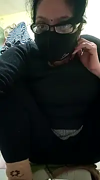 Snapshot of heenage chatting on 12.30.24 heenage online show from 12.30.24