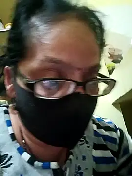 Snapshot of heenage chatting on 01.11.25 heenage online show from 01.11.25