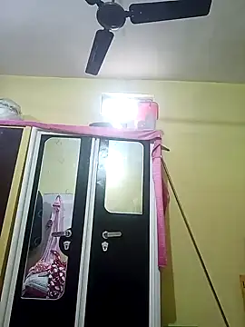 Snapshot of heenage chatting on 01.19.25 heenage online show from 01.19.25