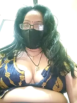 Snapshot of heenage chatting on 02.08.25 heenage online show from 02.08.25